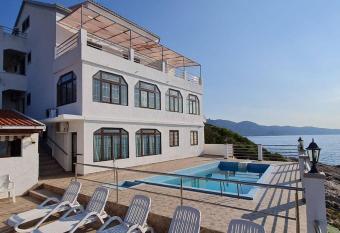 Seaside apartments with a swimming pool Zavalatica, Korcula - 183 has Balcony rooms