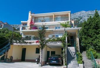 Double Room Brela 2717a has Balcony rooms