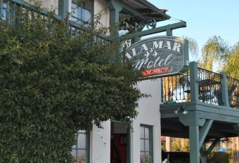 Ala Mar by the Sea allows 18 year olds to book a room