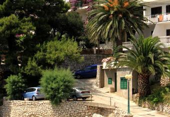 Apartments by the sea Zivogosce - Mala Duba, Makarska - 2603 has Balcony rooms