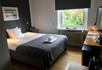 Port Hotel has Balcony rooms