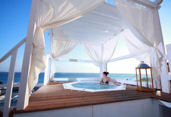 Miramare Hotel has rooms with a private hot tub