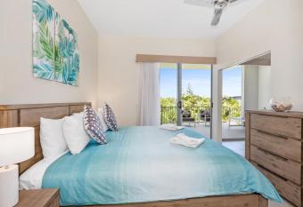 Drift Apartments - Tweed Coast Holidays    has Balcony rooms