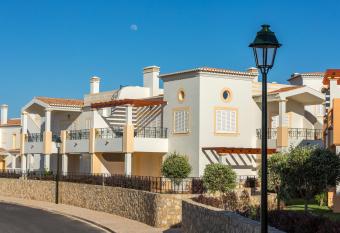 NAU Salema Beach Village has rooms with a private hot tub