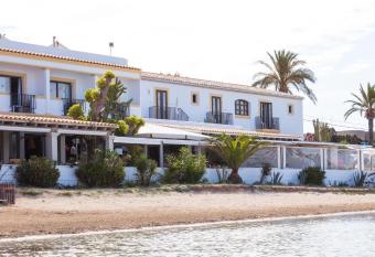 Hostal la Savina has Balcony rooms