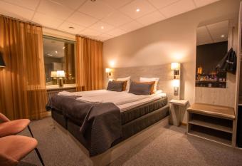 Dream - Luxury Hostel allows 18 year olds to book a room