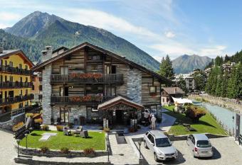 Hotel Bellevue has Balcony rooms