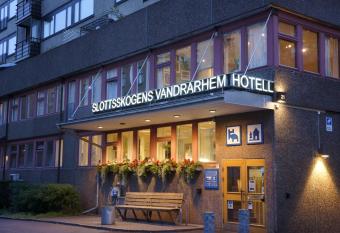 Slottsskogens Hostel allows 18 year olds to book a room