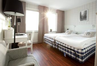 Lages Motel allows 18 year olds to book a room