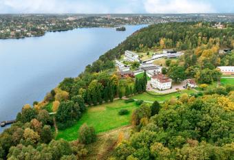 Bergendal allows 18 year olds to book a room