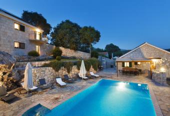 Villa Marija has Balcony rooms