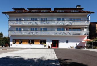 Hotel Garni Noval allows 18 year olds to book a room