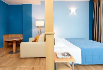 Garda Hotel has rooms with a private hot tub