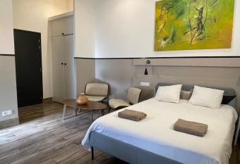 Casa Hotel allows 18 year olds to book a room