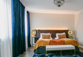 Best Western Hotel Savoy allows 18 year olds to book a room