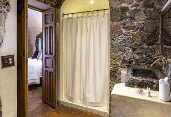 Hacienda Las Amantes allows 18 year olds to book a room