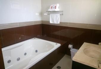 Hotel Tierra Roja has rooms with a private hot tub