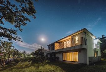 Kylin Villa resort Jeju has Balcony rooms