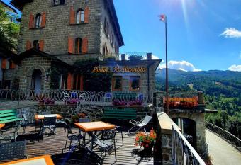 Hotel Bellavista allows 18 year olds to book a room