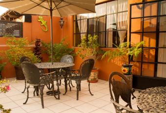 Posada Maria Luisa has Balcony rooms