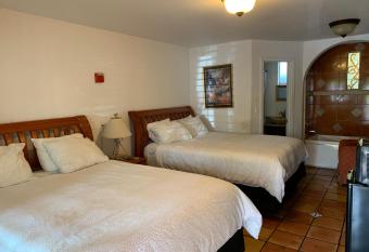 Chantico Inn has rooms with a private hot tub