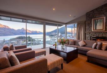 13 Poole Lane by Staysouth has Balcony rooms