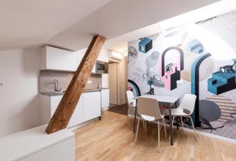 Stay COOPER l Capitol Rooms has Balcony rooms