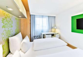 NH Ludwigsburg allows 18 year olds to book a room