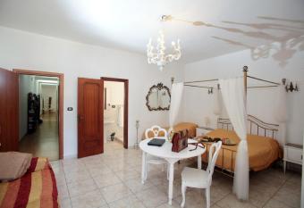 ZO. NE. Baroque B&B allows 18 year olds to book a room