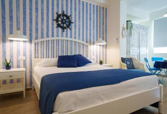 Quattro Torri B&B has rooms with a private hot tub