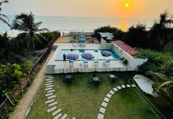 Kay s By The Sea has Balcony rooms