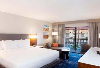 DoubleTree by Hilton Bakersfield has Balcony rooms