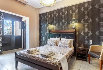 Toti Boutique Rooms allows 18 year olds to book a room