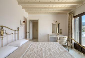 Ostria Inn has Balcony rooms