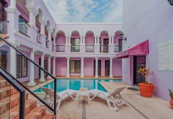 Hotel Lavanda CAS Merida allows 18 year olds to book a room