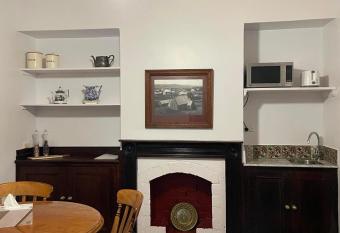 Sorell Barracks has rooms with a private hot tub