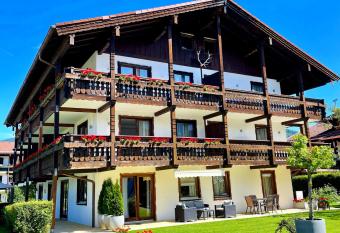 Hardi s Hotel has Balcony rooms