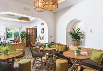 Semiramis Guesthouse has Balcony rooms