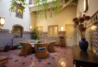 Hotel Boutique Casas de Santa Cruz allows 18 year olds to book a room