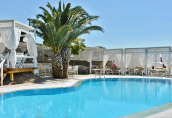 Zephyros has Balcony rooms