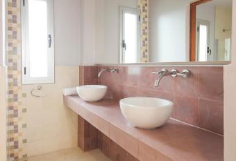 Amalinas Hotel has Balcony rooms