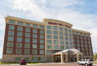 Drury Inn & Suites Grand Rapids allows 18 year olds to book a room