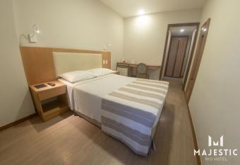 Majestic Rio Palace Hotel has rooms with a private hot tub