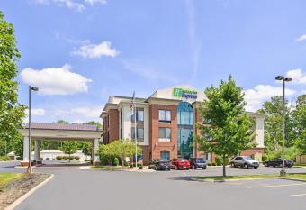 Holiday Inn Express & Suites Youngstown (N. Lima/Boardman) By IHG allows 18 year olds to book a room