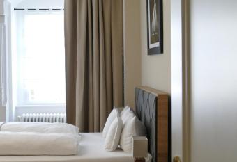 Hotel Ratsstuben allows 18 year olds to book a room