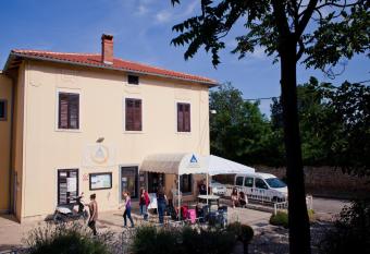 HI Hostel Pula allows 18 year olds to book a room