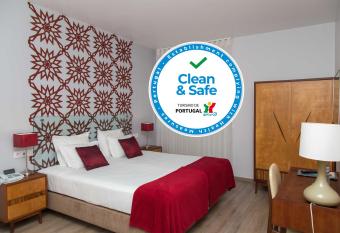 Aires da Serra Hotel allows 18 year olds to book a room