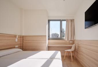 Hostal Lami allows 18 year olds to book a room