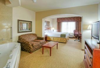 Holiday Inn Express & Suites Las Cruces allows 18 year olds to book a room