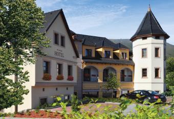 Wellness Hotel Zlat   L  pa allows 18 year olds to book a room